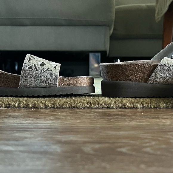 Mephisto sandals, silver metallic. NWT size 39/9 originally $215 - Picture 6 of 8